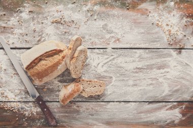 Fırın kavramı arka plan. Beyaz dilimlenmiş ekmek ve bıçak