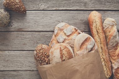 Ekmek fırın arka plan. Kahverengi ve beyaz buğday tahıl somun comp