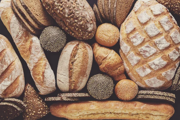 Ekmek arka plan, beyaz, siyah ve çavdar somun Üstten Görünüm