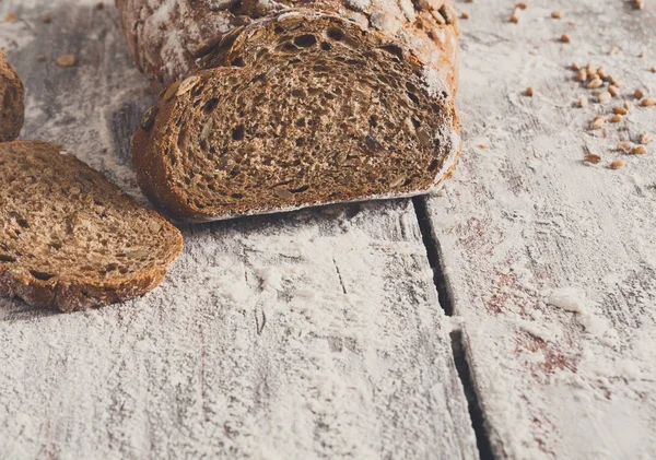 Fırın kavramı. Dilimlenmiş çavdar ekmeği arka plan bol