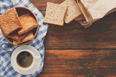 Kahvaltı arka plan, tost ve kahve rustik ahşap, en iyi görünüm