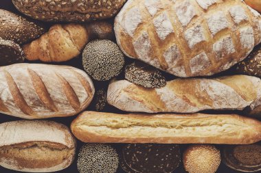 Ekmek arka plan, beyaz, siyah ve çavdar somun Üstten Görünüm