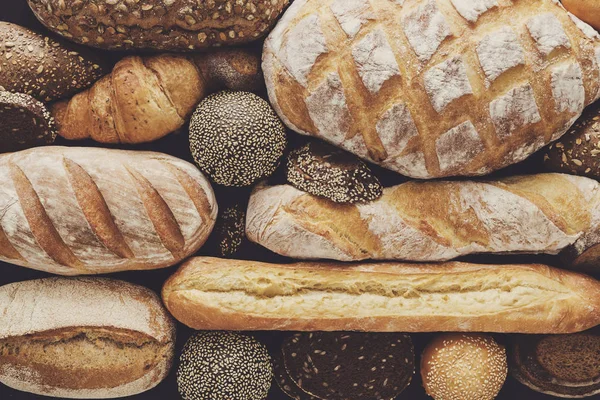 Ekmek arka plan, beyaz, siyah ve çavdar somun Üstten Görünüm