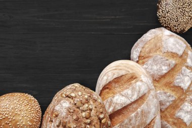 Fırın kavramı. Ekmek arka plan üzerinde balck izole bol