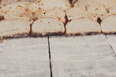 Fırın kavramı. Dilimlenmiş ekmek arka plan bol