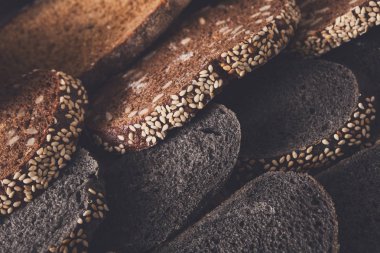 Fırın kavramı. Dilimlenmiş ekmek arka plan bol