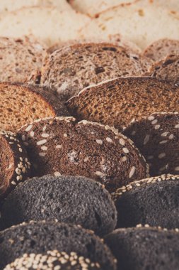 Fırın kavramı. Dilimlenmiş ekmek arka plan bol