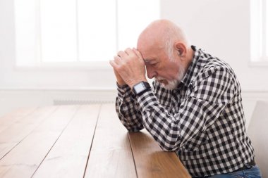 Masada, kopya alanı oturan dalgın yaşlı adam