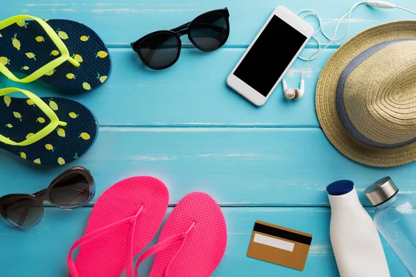 Tatil arka plan mavi Wood, smartphone üzerinde alışveriş online