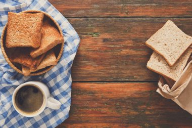Kahvaltı arka plan, tost ve kahve rustik ahşap, en iyi görünüm