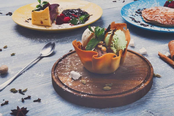 Ice cream in waffle bowl, restaurant desserts — Stock Photo, Image