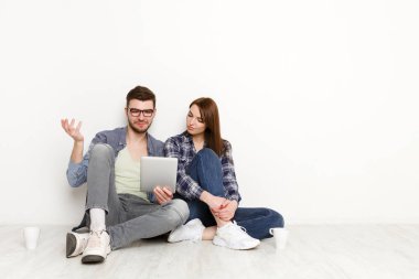 Mali sıkıntı, çift faturaları görmek mutsuz