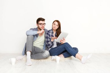 Çift taşıdıktan sonra online mobilya seçimi