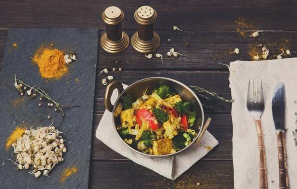 Vegetarisch gezonde voeding, restaurant Indiase schotel — Stockfoto