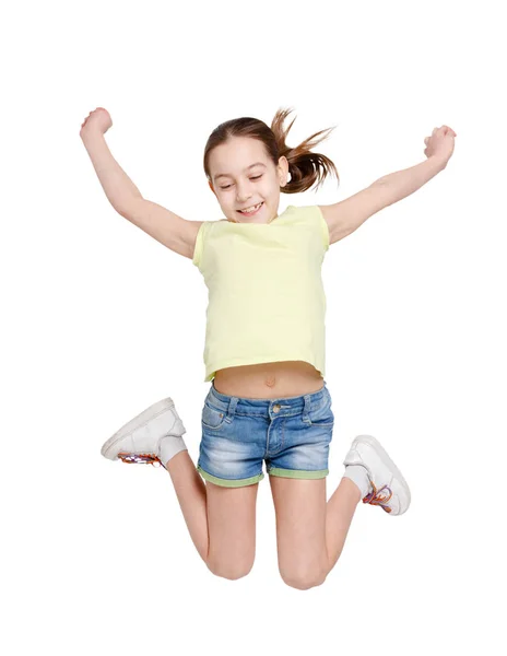 Joyeux adolescent fille sautant sur fond blanc isolé — Photo
