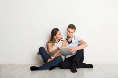 Çift dijital tablet ile online alışveriş