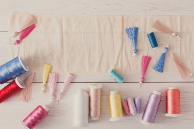 Renkli Püskül küpe çeşitler