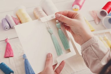 El yapımı küpe ambalaj, ev atölye