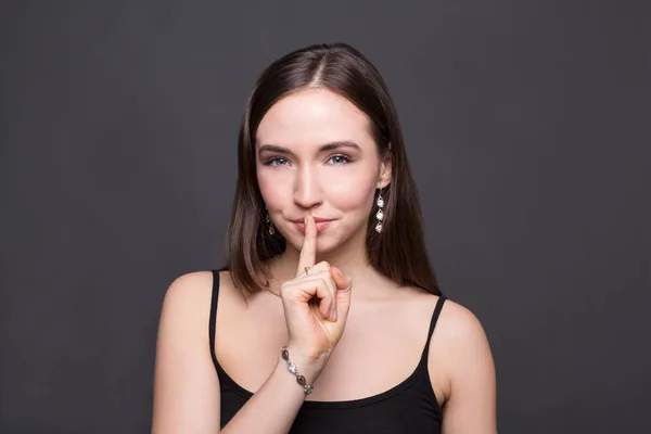 Secret. Young woman put finger on lips, hush sign — Stock Photo, Image