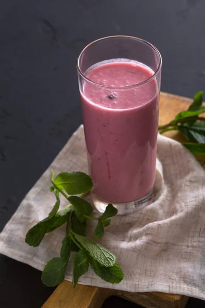 Kost, detox, hälsosam mat, yoghurt eller smoothie — Stockfoto