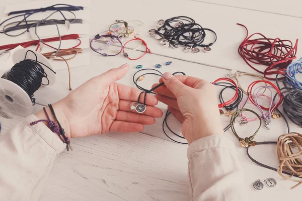 El yapımı takı yapımı, kadın hobi