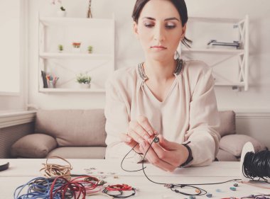 El yapımı takı yapımı, kadın hobi