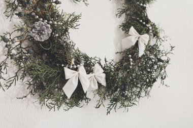 Mazı (bitki) ağacı, closeup gelen güzel bir şekilde dekore edilmiş garland