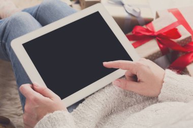 Tablet ile online alışveriş kadın