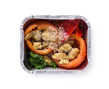 Sağlıklı gıda kutularında, diyet kavramı. Dolmalık biber dolması Tavuk, brokoli, susam