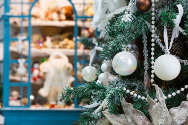 Güzel Noel ağacı kopya alanı ile dekore edilmiştir.