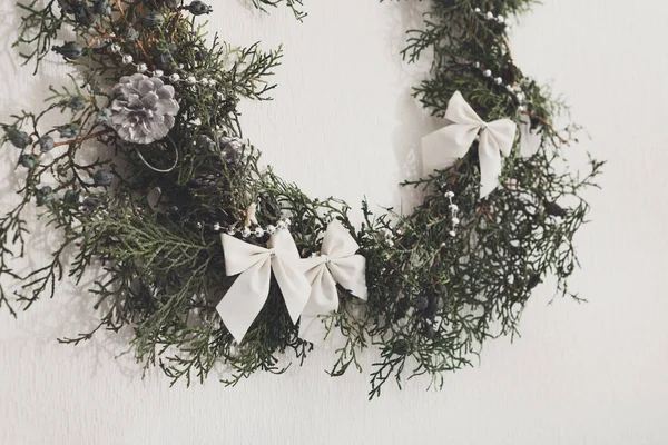 Mazı (bitki) ağacı, closeup gelen güzel bir şekilde dekore edilmiş garland