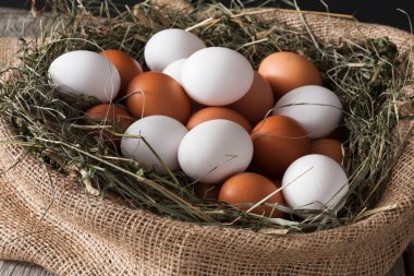 Çuval, organik arka plan tarım taze tavuk kahverengi yumurta