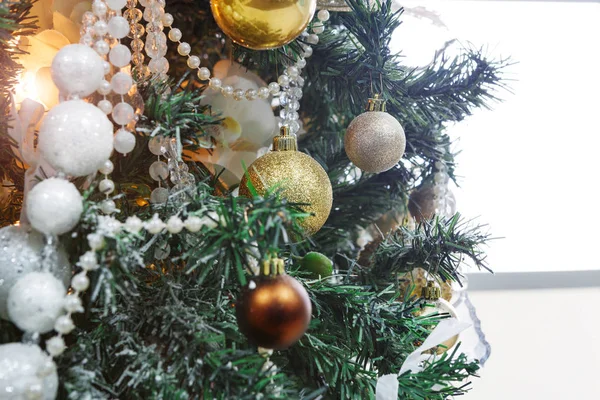 Moderne kerstboom decoratie achtergrond — Stockfoto