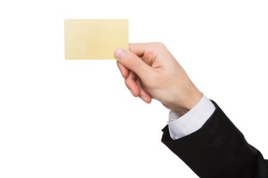 Beyaz izole boş plastik kart tutan erkek el