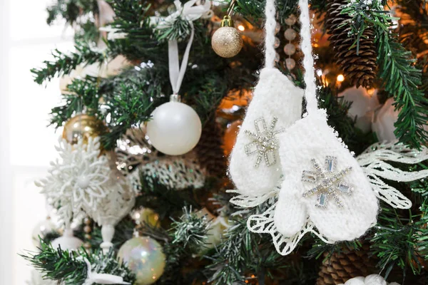 Moderne kerstboom decoratie achtergrond — Stockfoto