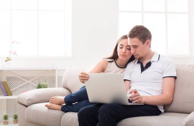 Dizüstü bilgisayar, kopya alanı sörf web genç Çift