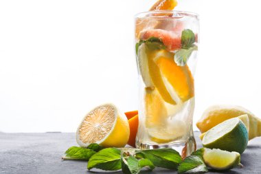 Narenciye içecekler ve meyve renkli yaz arka plan