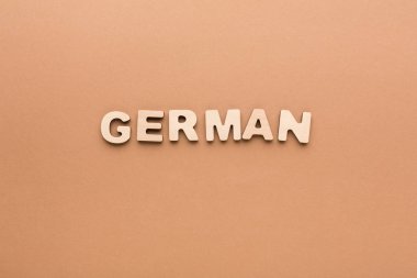 Bej renkli arka plan üzerinde kelime Almanca