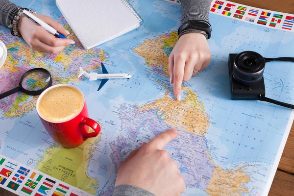 Couple planning trip to USA, point on map