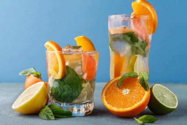 Narenciye içecekler ve meyve renkli yaz arka plan