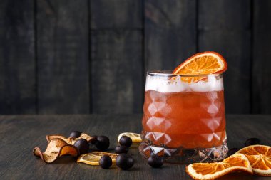 Kan portakalı margarita kokteyl ahşap arka plan