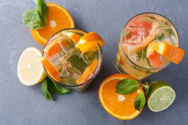 Narenciye içecekler ve meyve renkli yaz arka plan