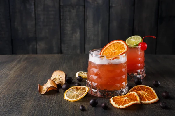 Orange cocktail with citron on wooden background — Stock Photo, Image