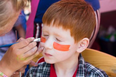 Çocuk çocuk yüz boyama, Kaplan gözü işlem yapma