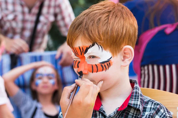Çocuk çocuk yüz boyama, Kaplan gözü işlem yapma