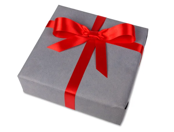 Caja de regalo navideña en papel gris aislado en blanco — Foto de Stock