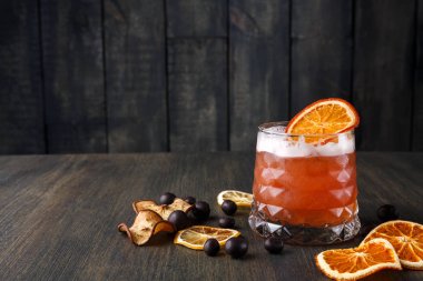 Kan portakalı margarita kokteyl ahşap arka plan