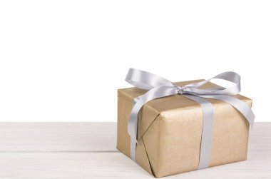 Noel tatil hediye kutusu ahşap beyaz kağıda sarılmış