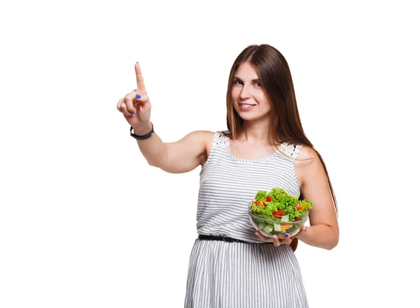 Yeşil salata beyaz arka plan üzerinde izole tutan genç kadın. — Stok fotoğraf
