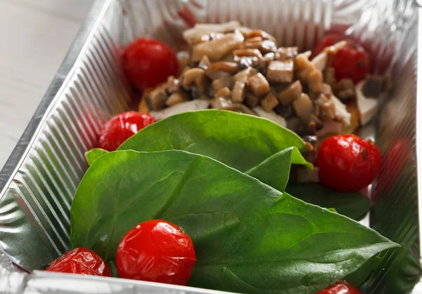 Sağlıklı Gıda folyo kutularında, diyet kavramı.